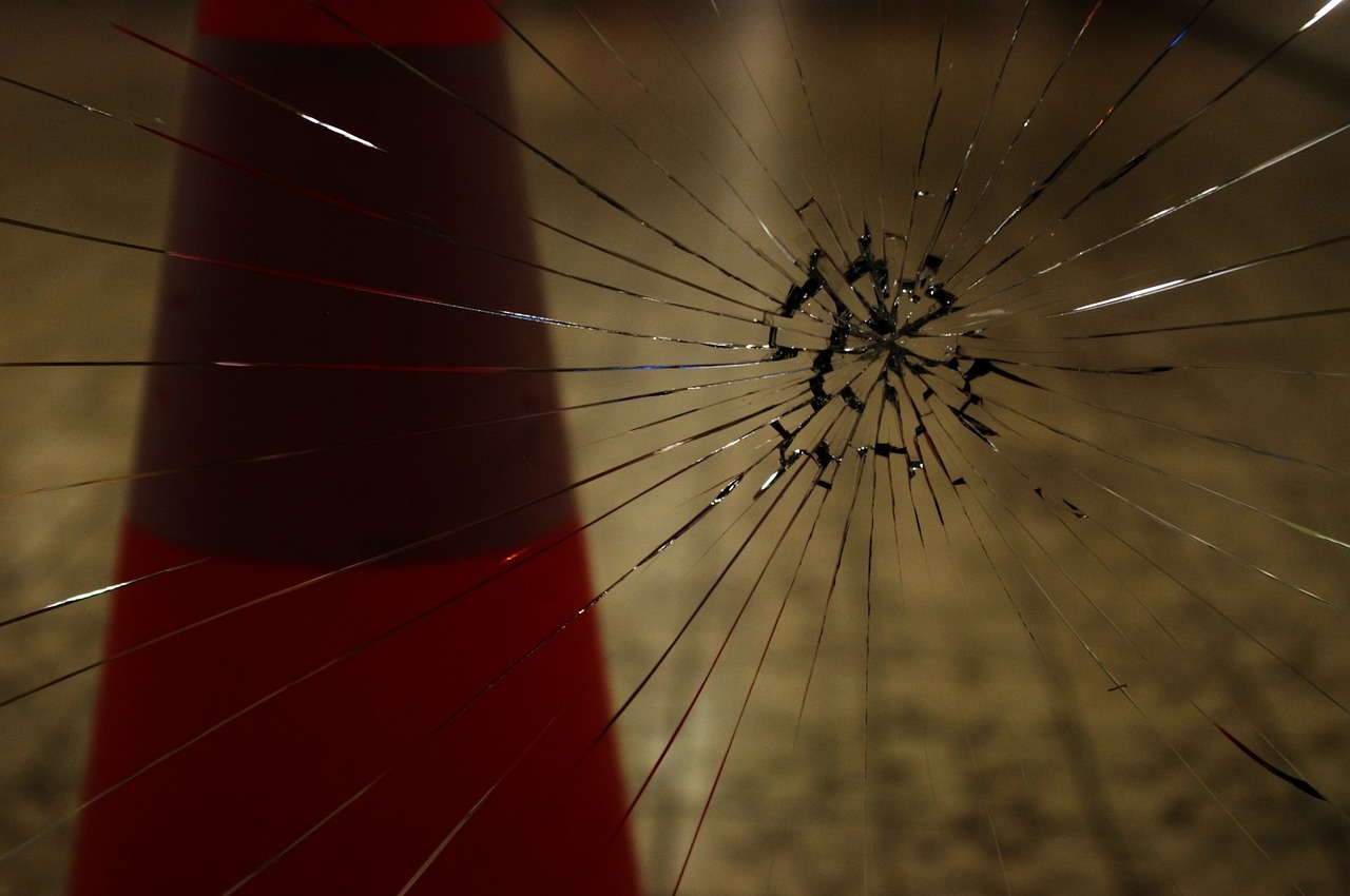 배신감-깨진-신뢰 관련 사진