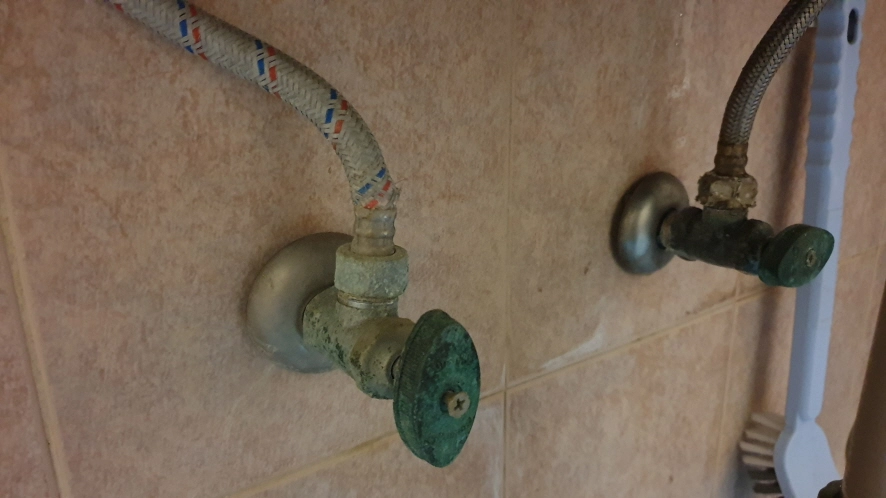 세면대 수도꼭지 급수 밸브