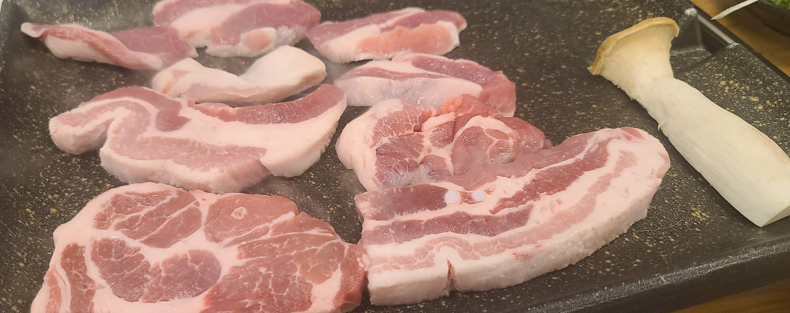 삼겹살맛집 을지대맛집 돼지한판 은행시장맛집 성남맛집 친절한사장님 메뉴판 삼겹살 항정살 목살 치이익