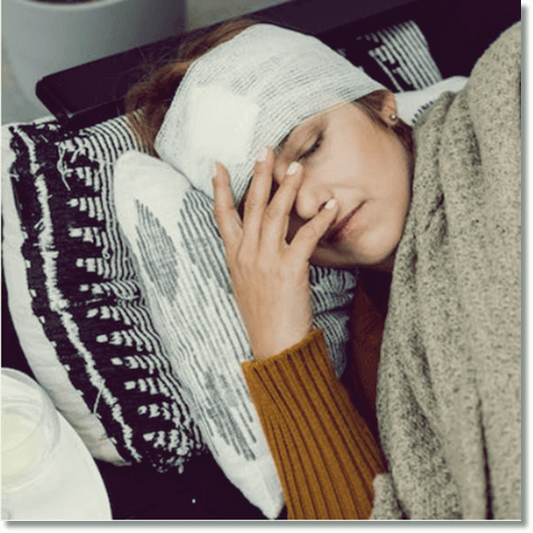 치료 회복에 도움이 되는 글루타민, 머리 부상당한 여성,