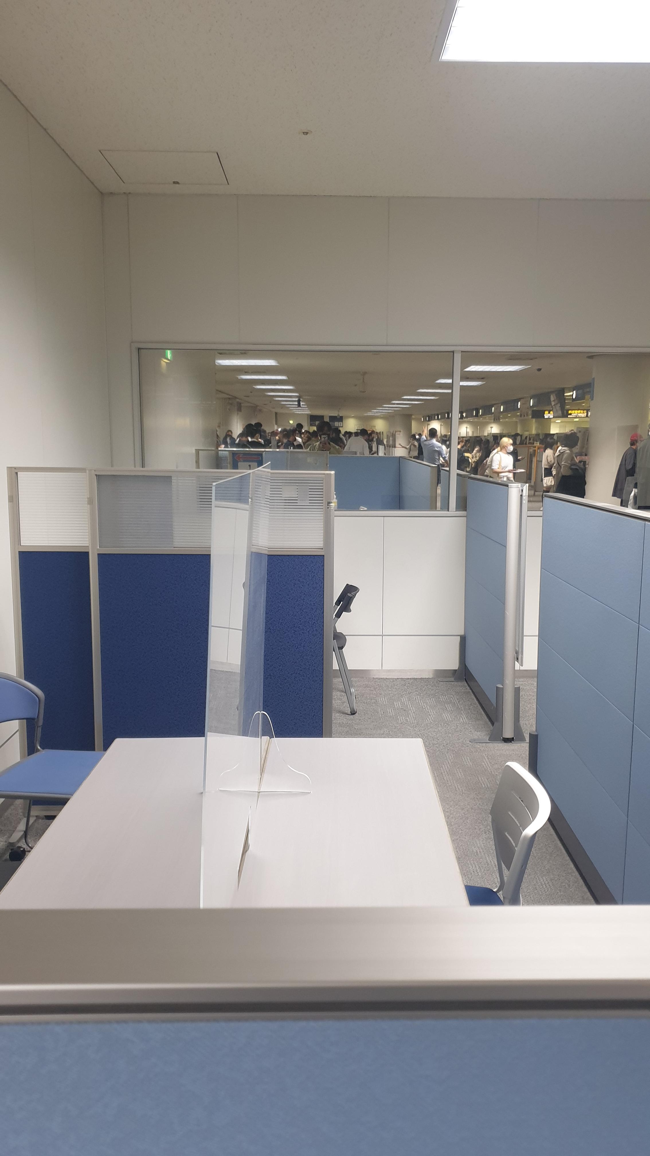 억류시킨 사무실&amp;#44; 이유를 알 수 없이 잡아둔 일본인