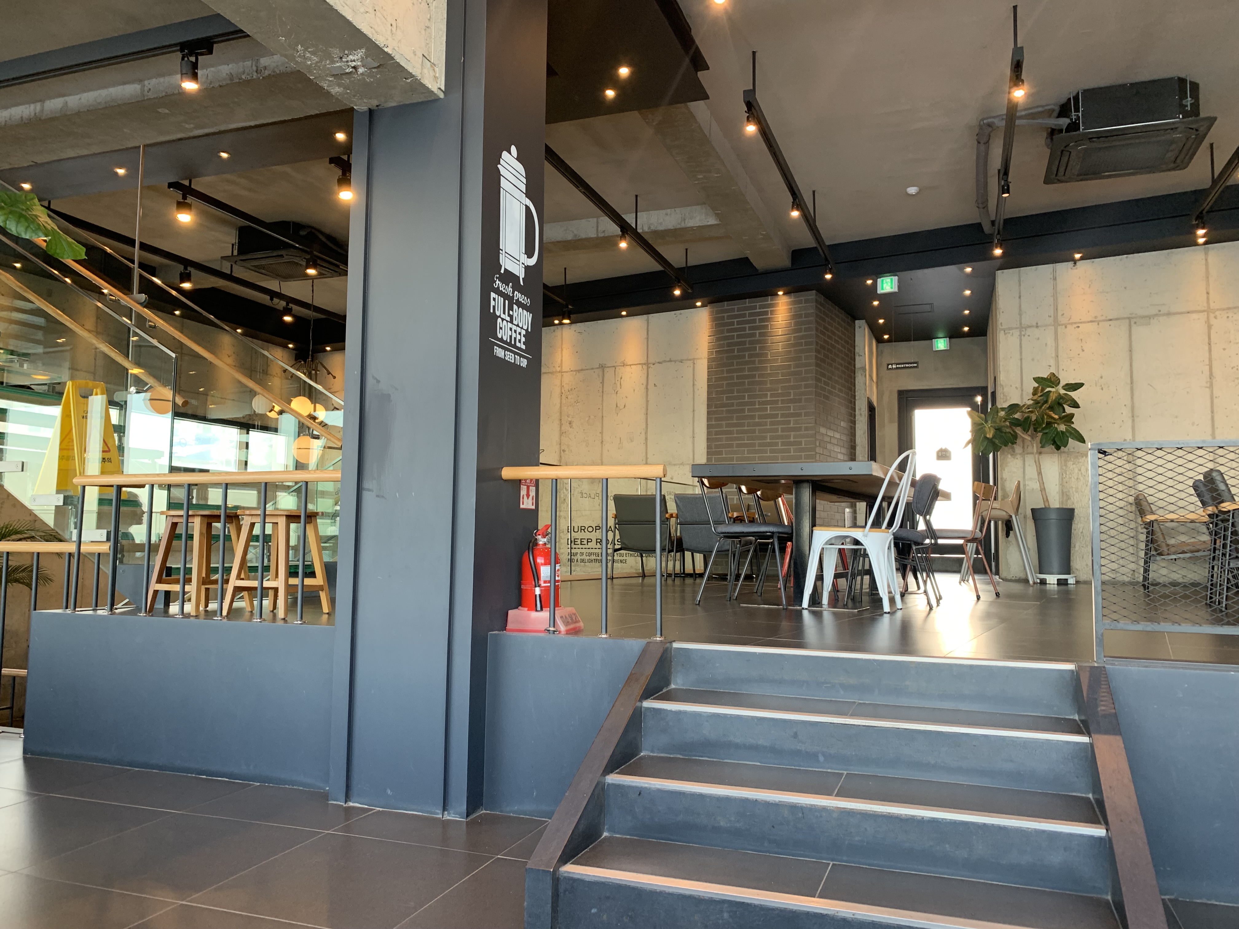 묵호 오션뷰 숙소 어달을담다 후기🌊 통창뷰에 청결까지 완벽한 펜션 추천!