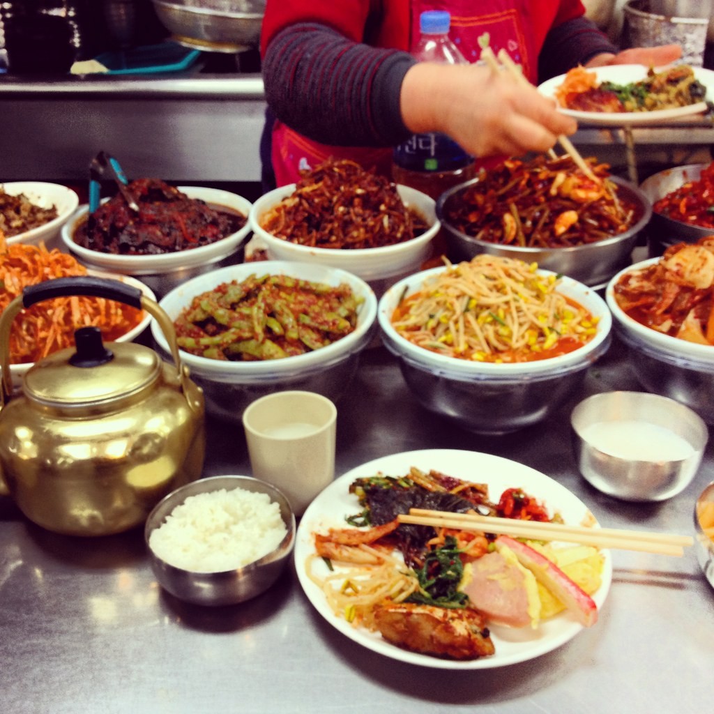 쌈밥과 반찬 상차림 예시