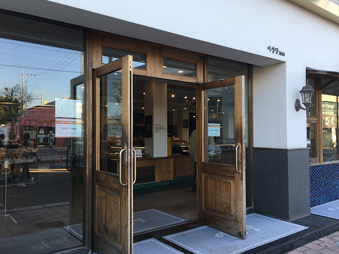 신관-매장-입구