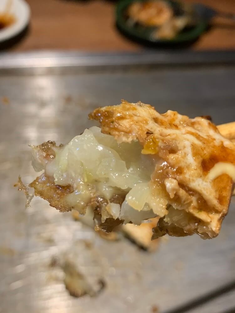 촉촉한 양배추를 머금고 있는 오코노미야키