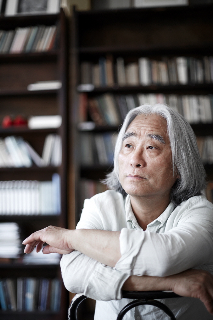 νλ ΄μΉν μ°κ·Ήμ°μΆκ° 'μ΄μ€ν' νλ‘ν