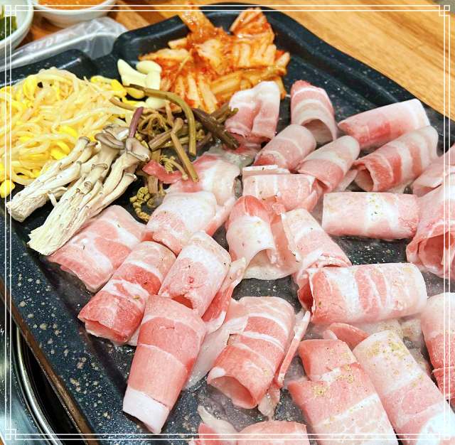 픽업 트렌드 스페셜 부산 서면 다양한 채소를 푸짐하게 대패 삼겹살 맛집