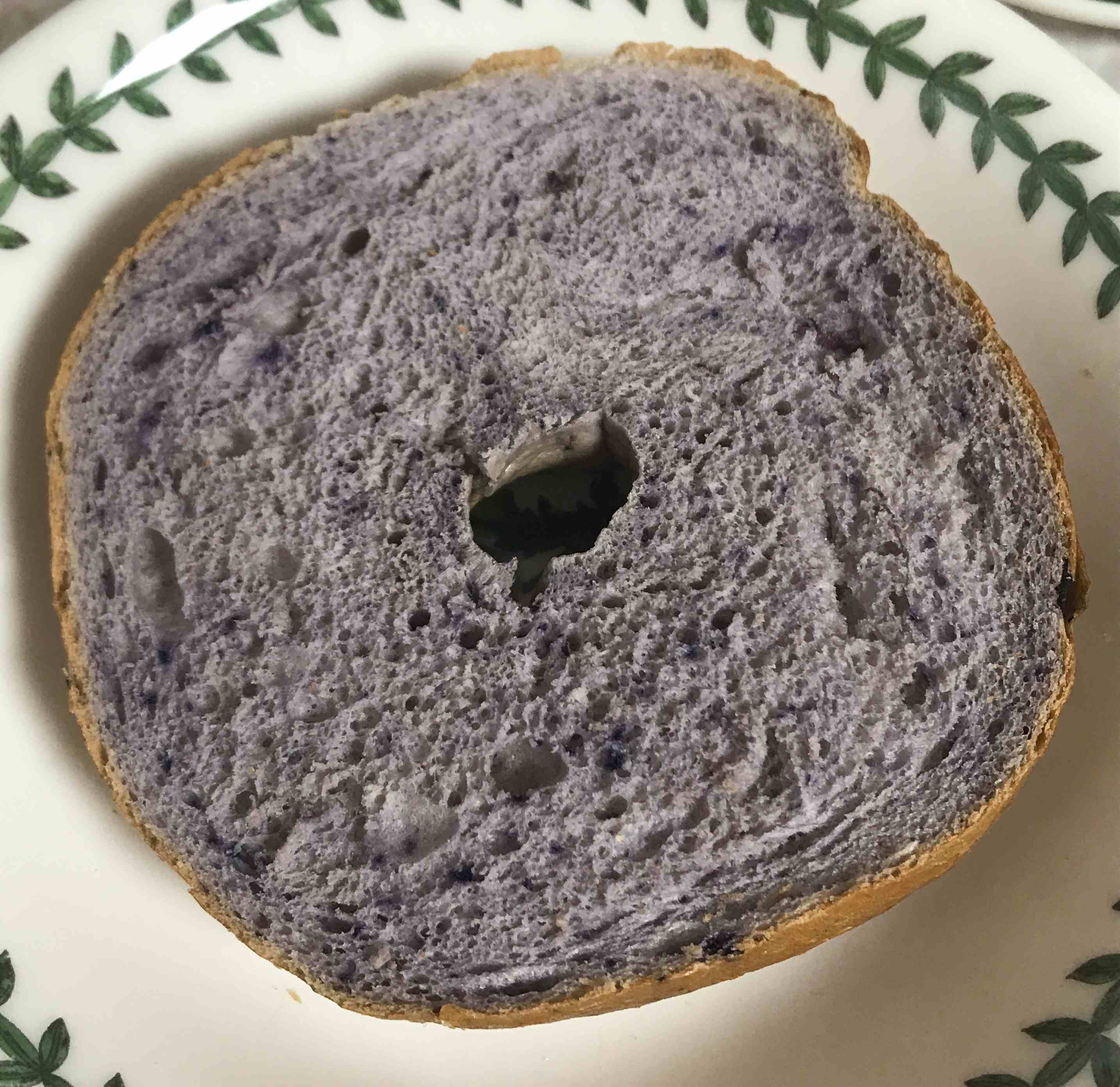 사랑해베이글 블루베리 구운 것