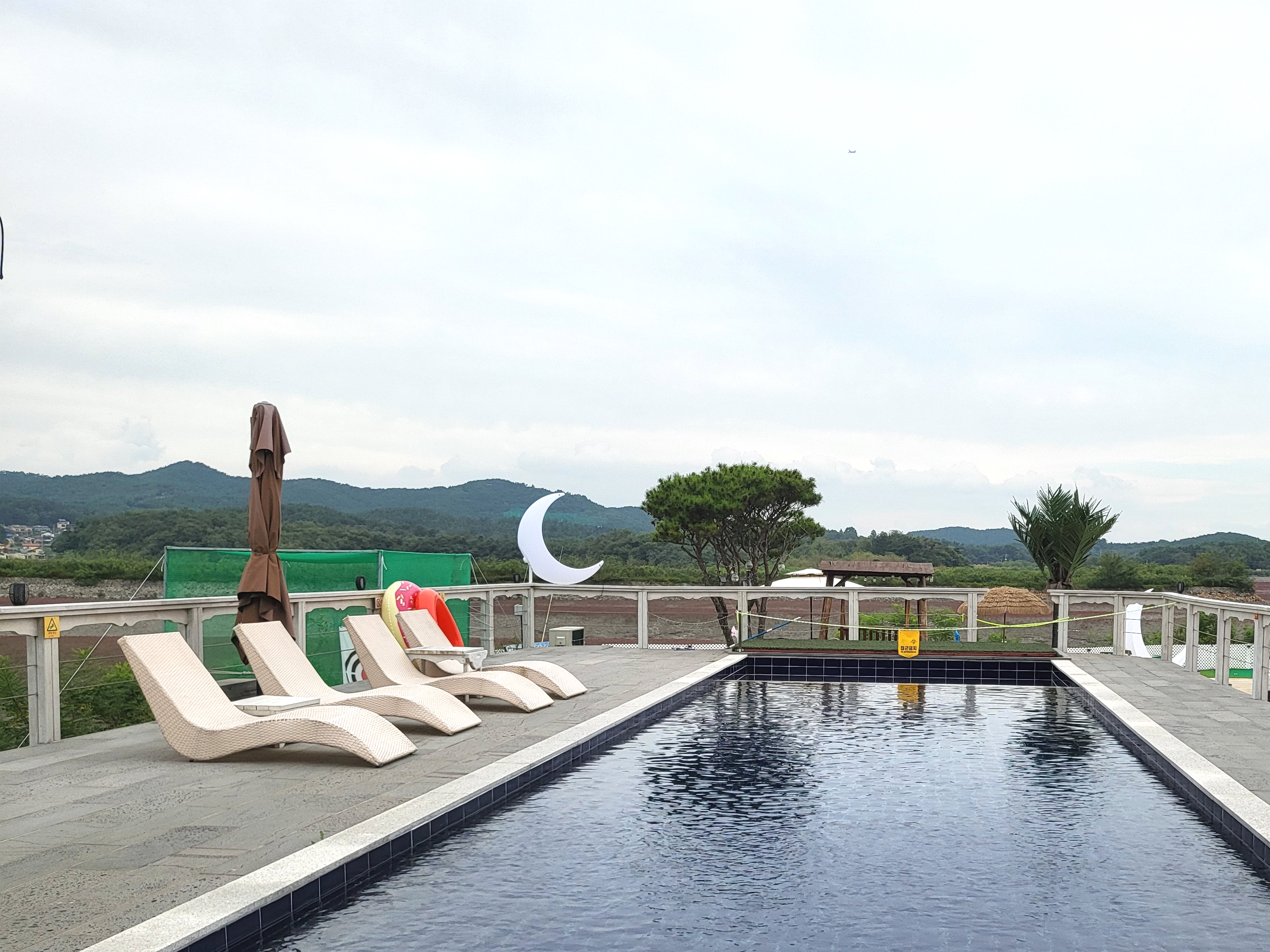 온펜션 - 수영장