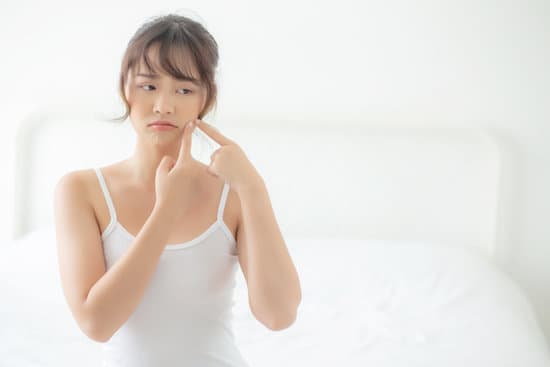 좁쌀 여드름 관리: 원인과 효과적인 치료법