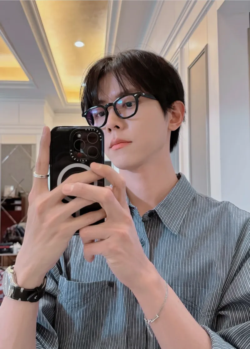 주우재 가방, 주우재 토트백, 주우재 보테가베네타, 보테가베네타 라지 디아고, 보테가 남자 가방, 남자 명품 가방 추천, 남자 가죽 토트백, 조용한 럭셔리, quiet luxury, 인트레치아토 토트백, 보테가 신상 가방, 주우재 착장 가방, 데일리 가방 추천, 출근룩 가방, 여행용 토트백, 주우재 패션, 남자 꾸안꾸룩, 남친룩