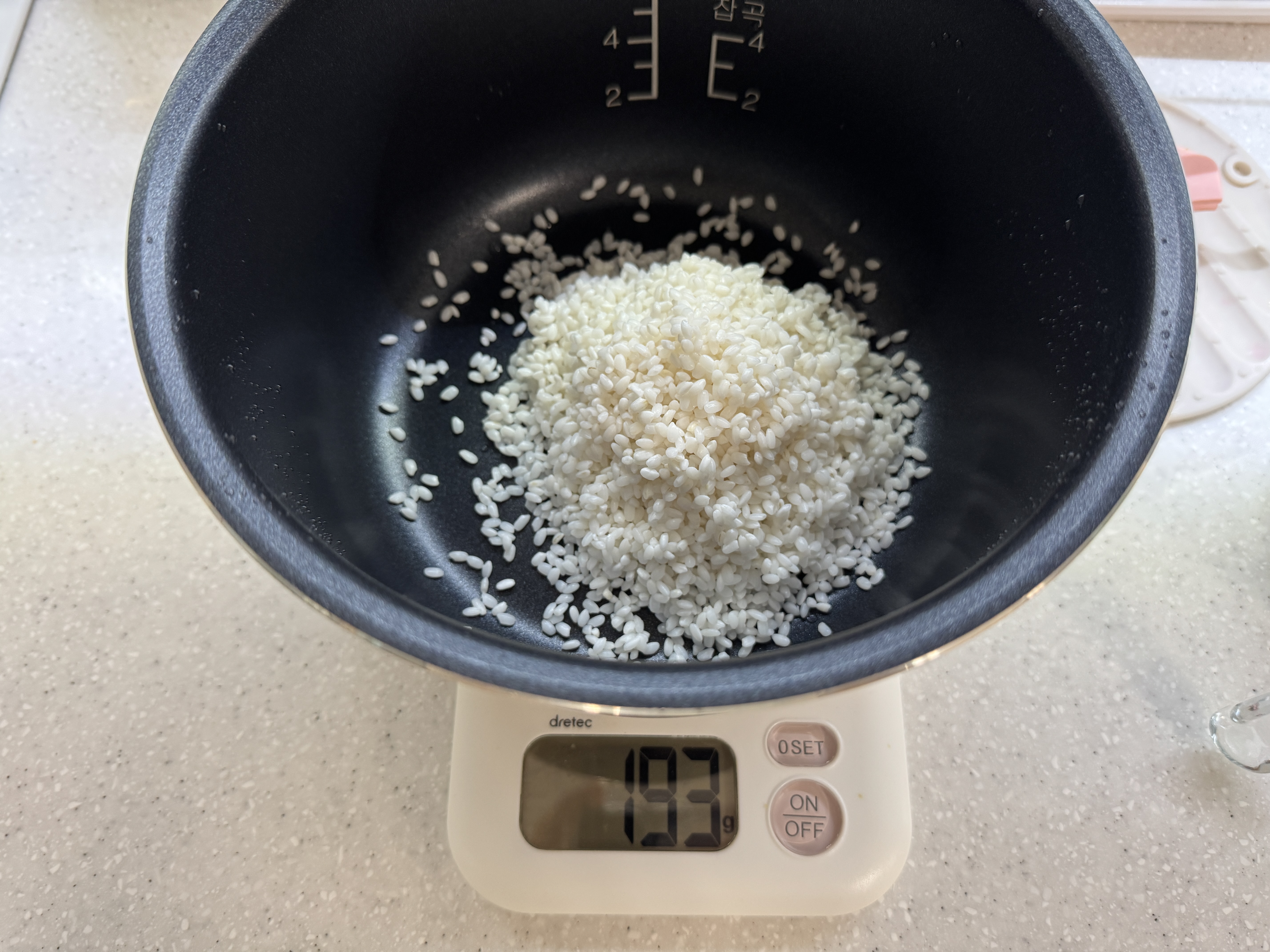 쌀 141g을 불린 후 사진