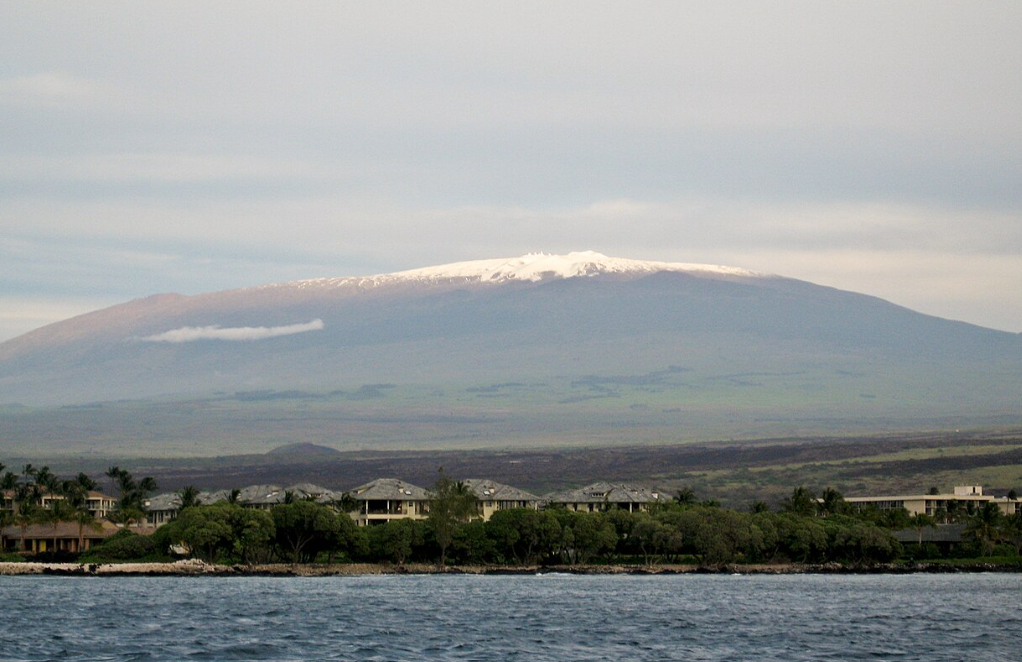 마우나케아화산의 풍경과 주택의 사진