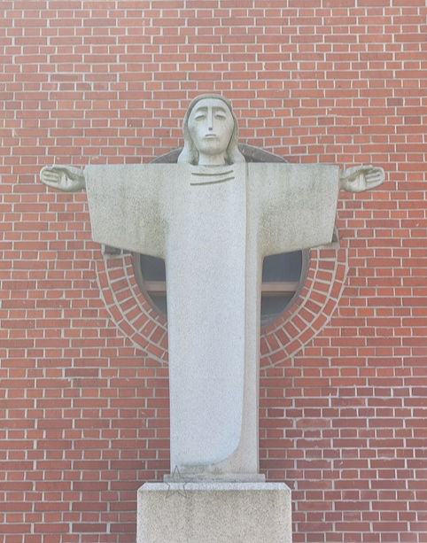 명동성당 근처 사도회관 앞에 있는 예수성심상입니다. 최종태 요셉 선생님의 작품입니다.