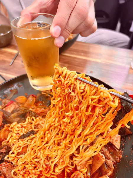 기다려야 제맛 갓김치찌개