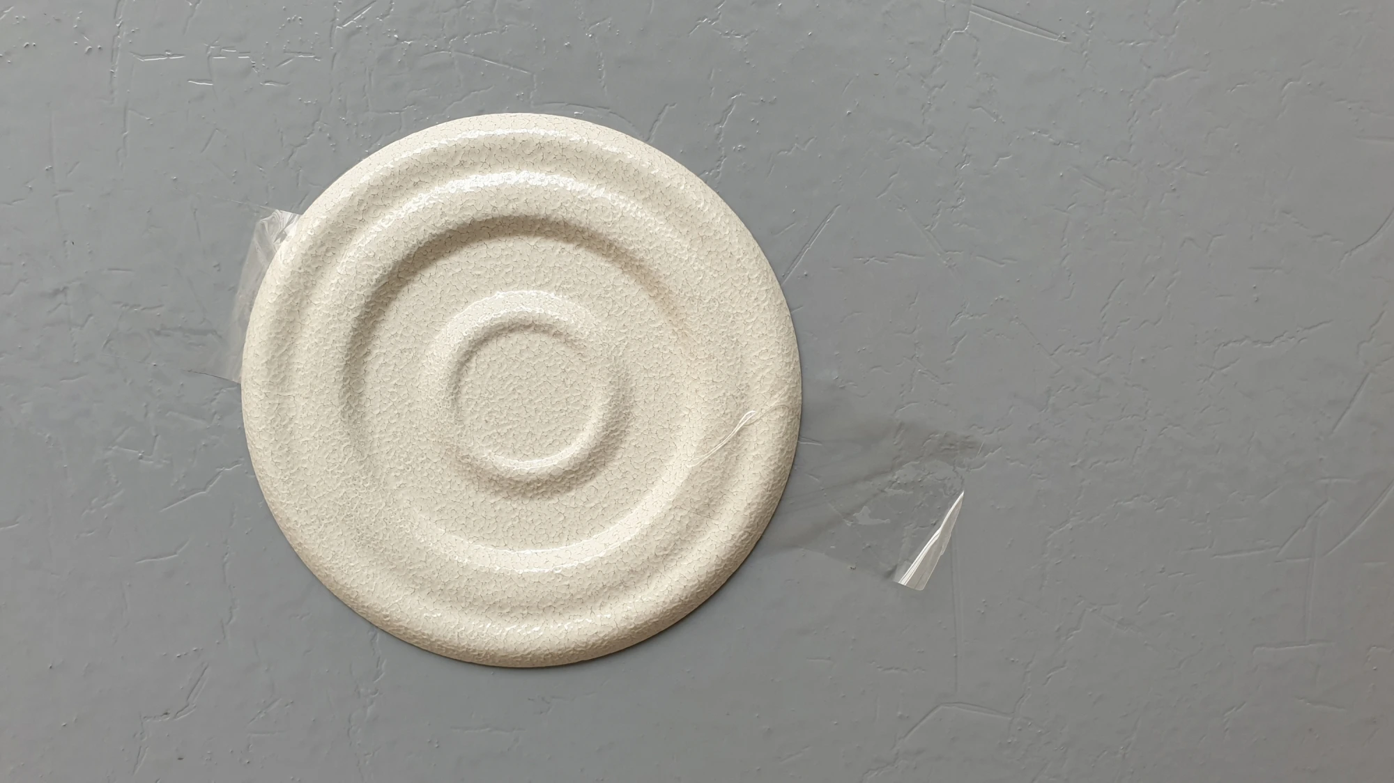 바깥쪽 방범커버 고정해놓은 모습