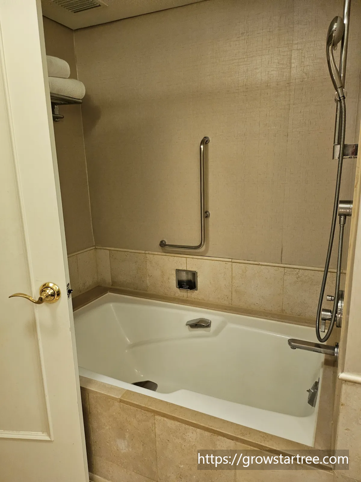 롯데호텔 제주 프리미어 가든뷰 패밀리 더블룸(프리미어 더블더블 가든)