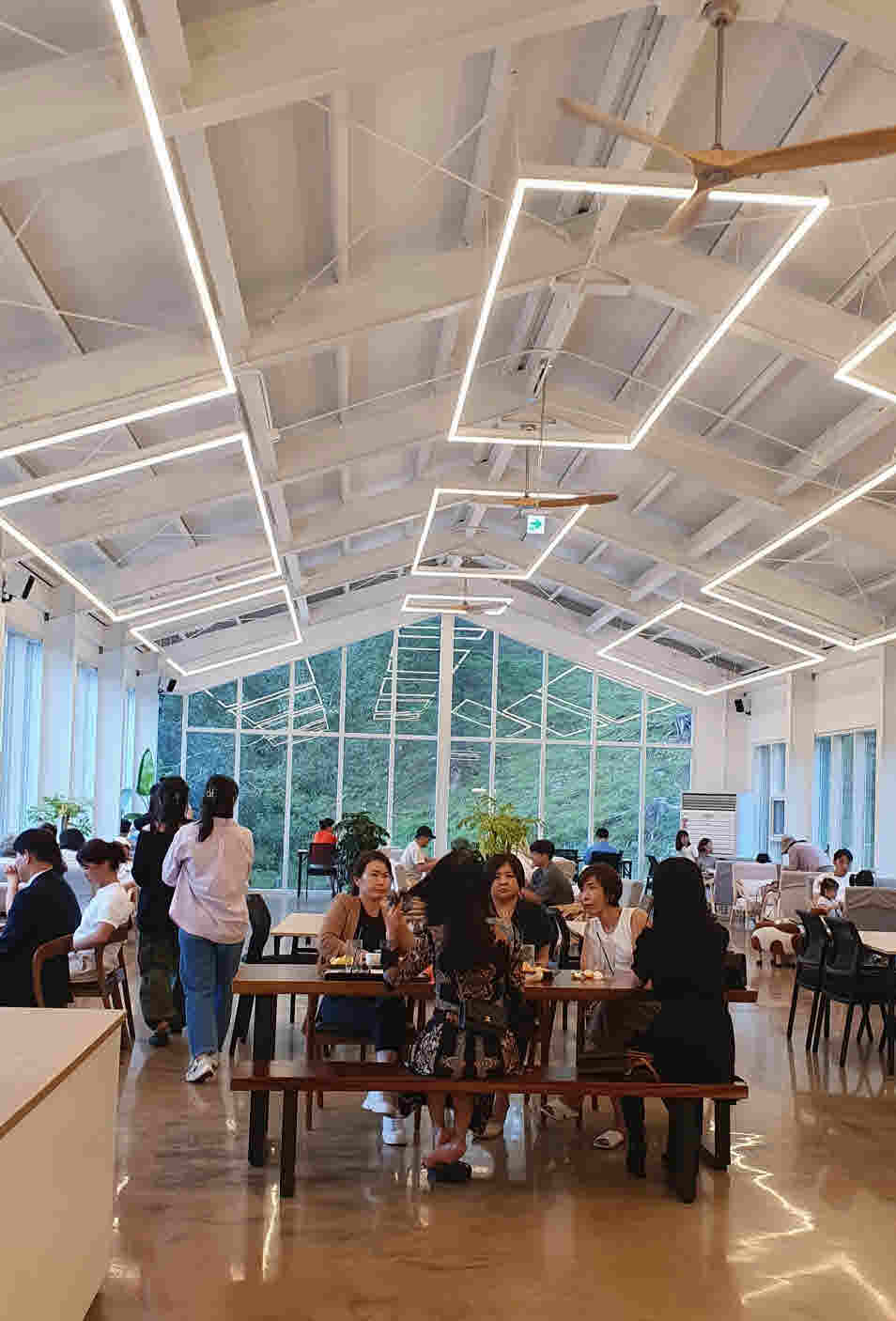 초록뿔언덕 카페 홀