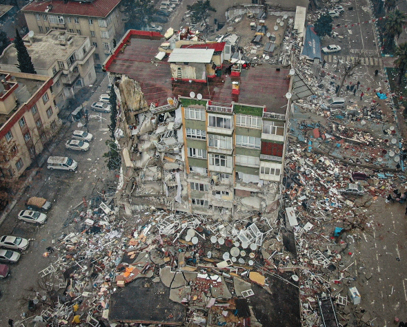 튀르키예 지진으로 건물 붕괴된 모습