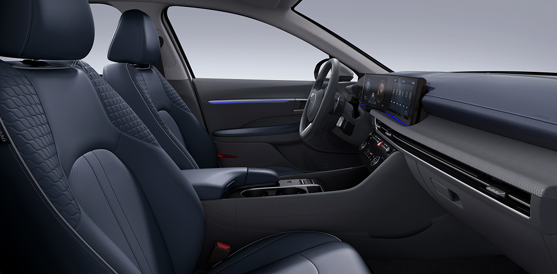 쏘나타 디 엣지 하이브리드 실내 색상 네이비 (나파가죽 시트)