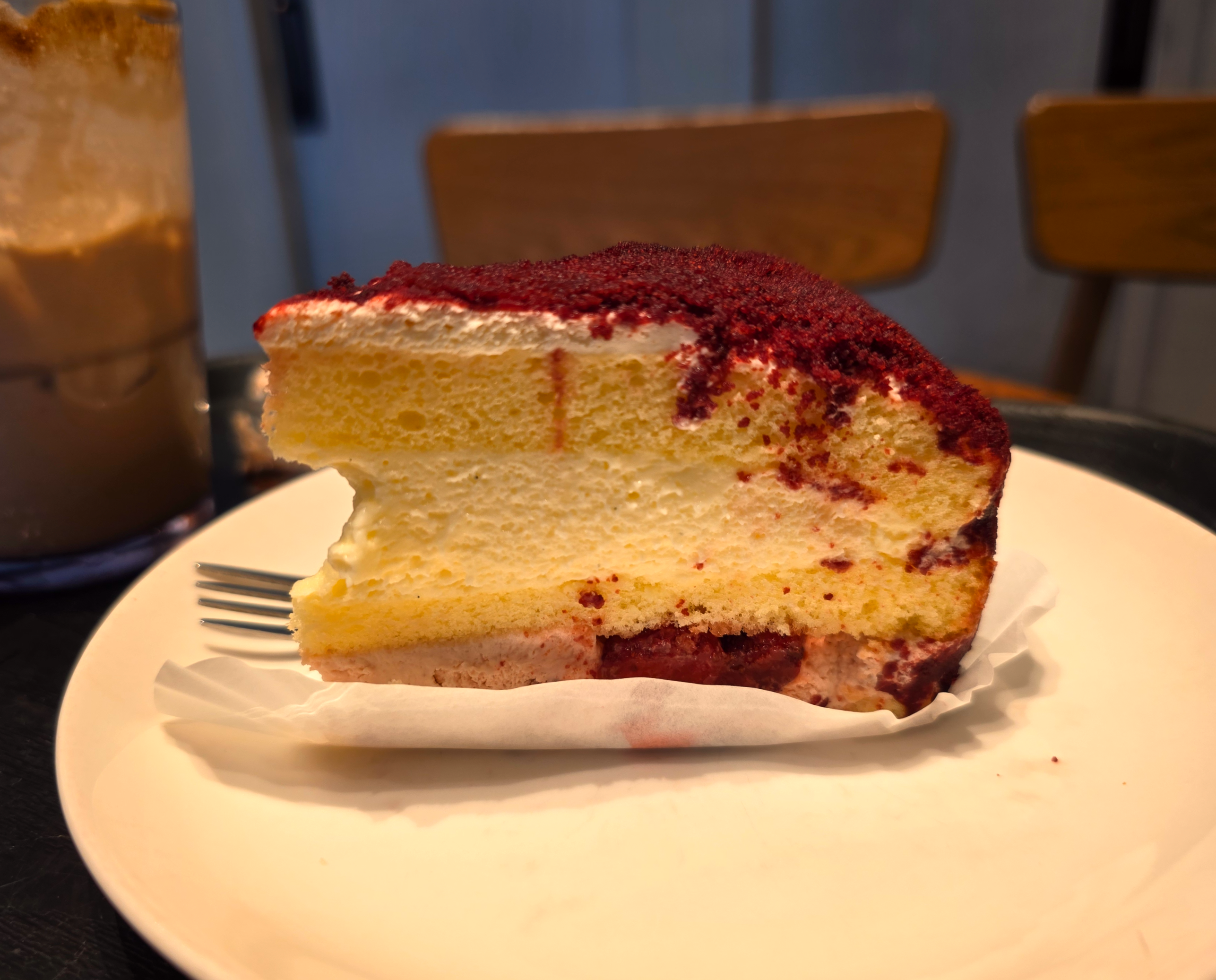 스타벅스신제품_스트로베리슈크림케이크