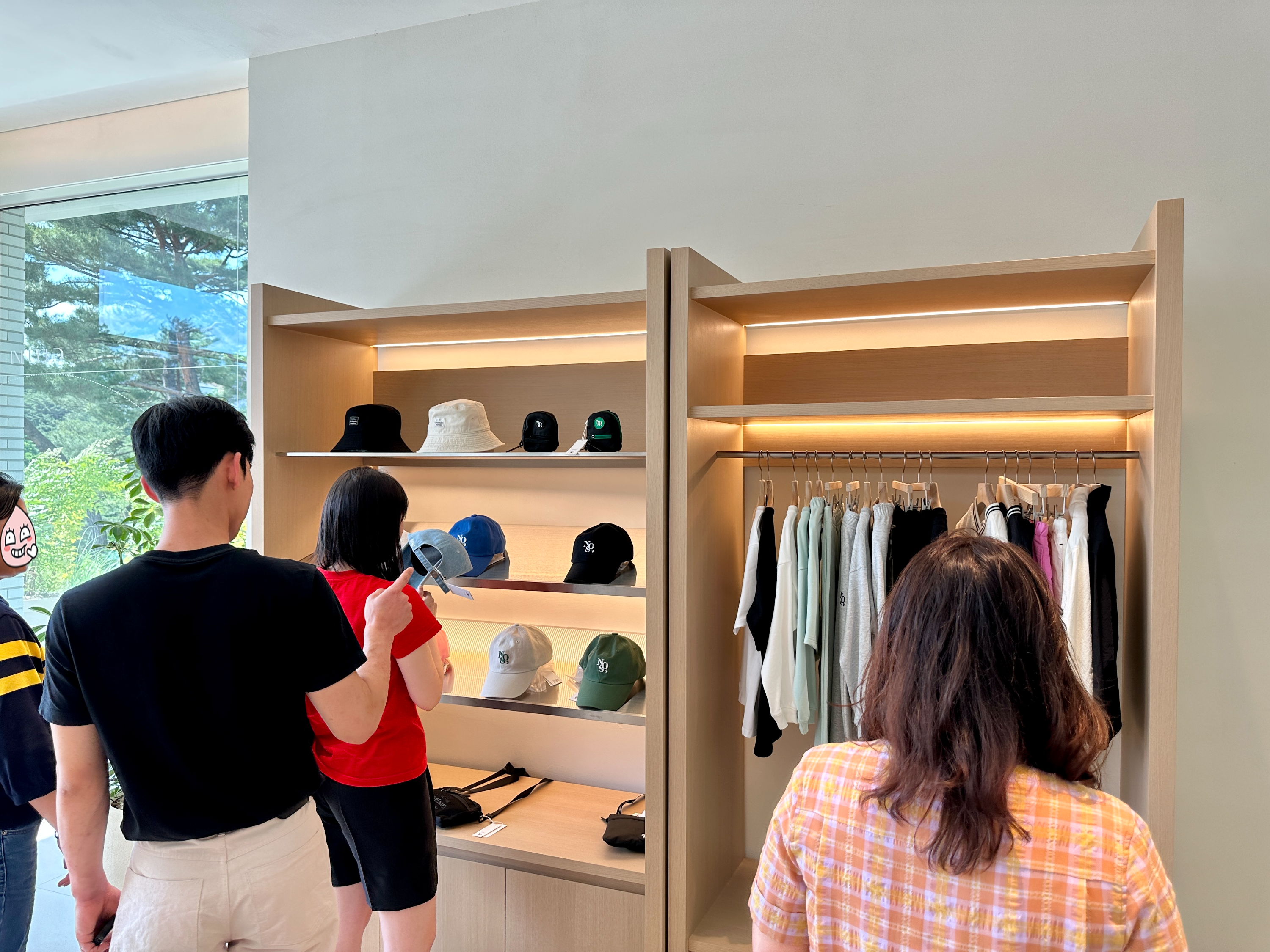 춘천 손흥민 카페 인필드 INFEELD NOS 의류