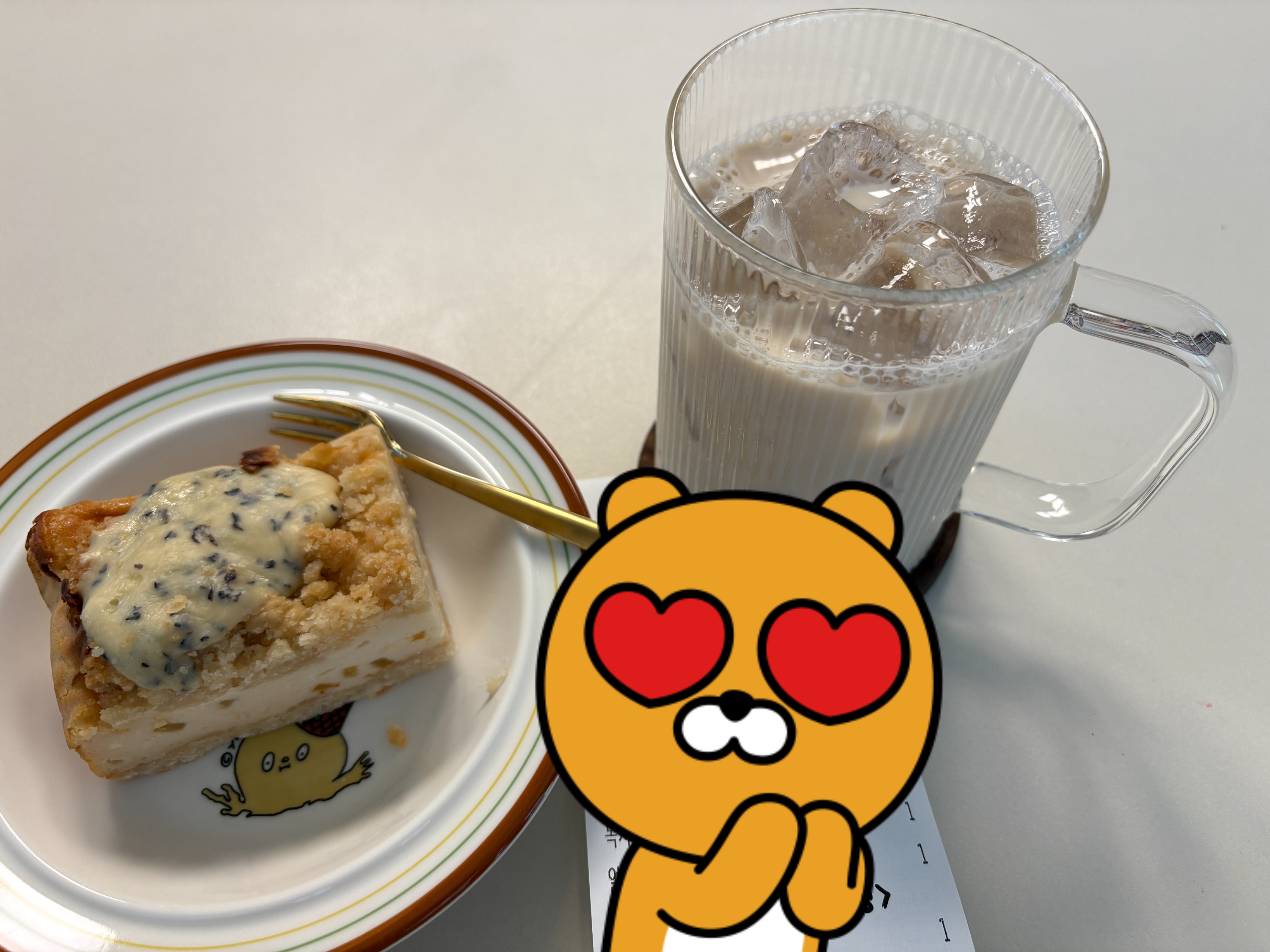 직접 구입한 글루텐프리 케이크입니다.