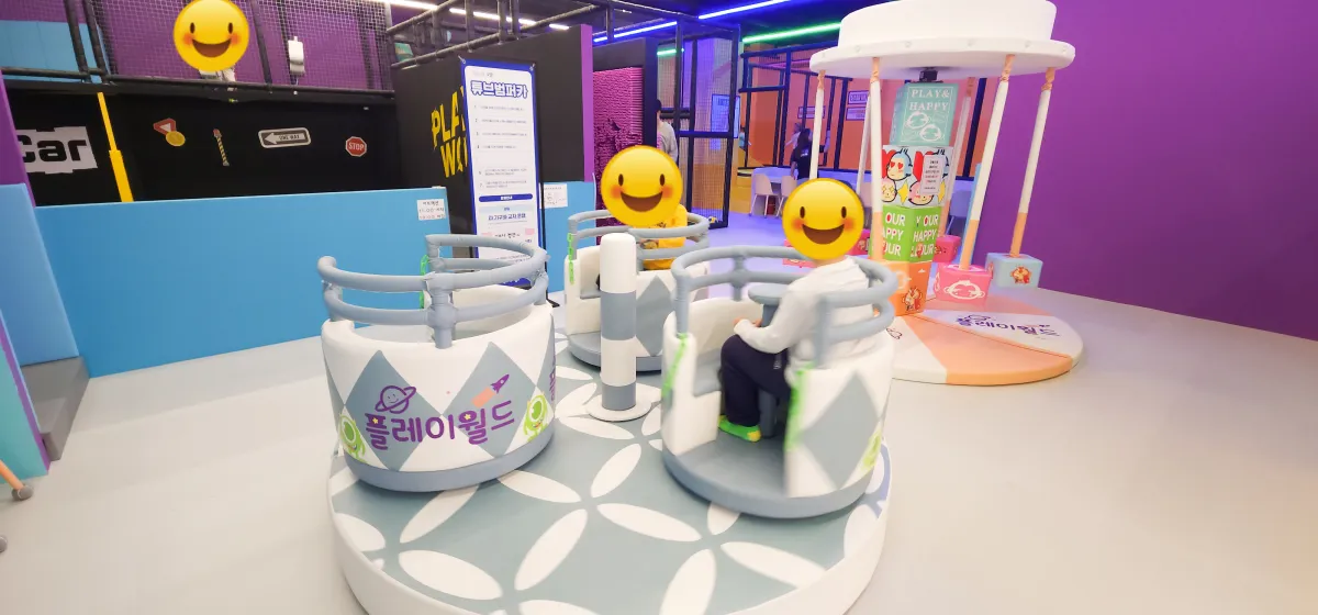 플레이월드다산점에서-놀이기구타는-아이들01