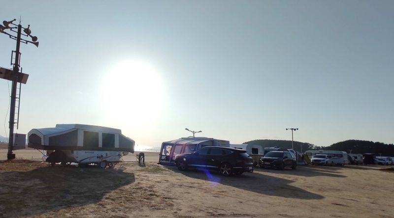 해변에 자리하는 카라반