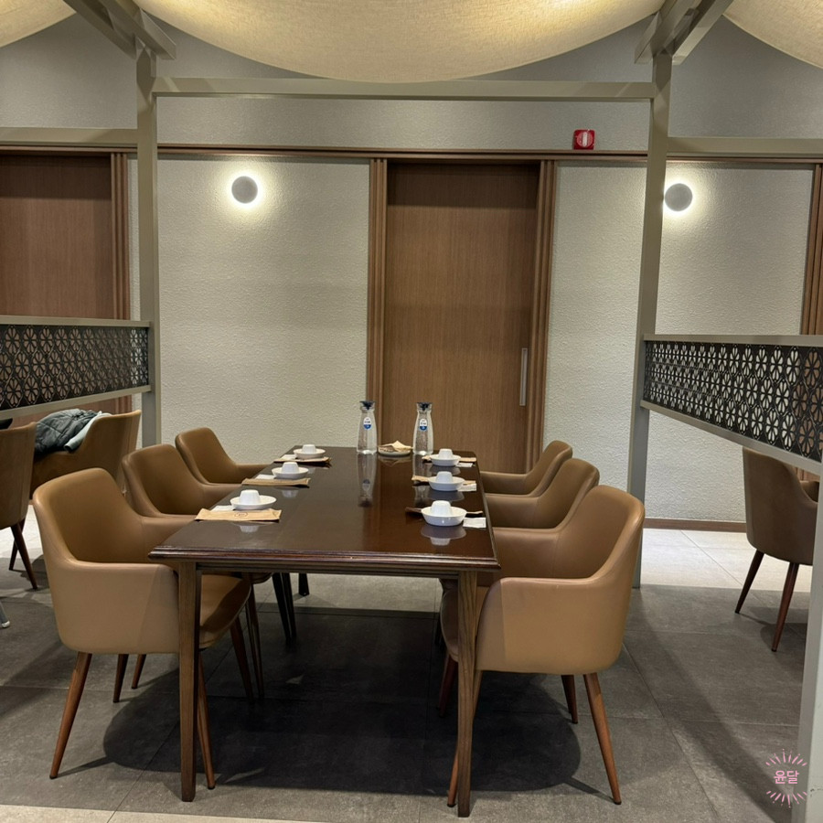 모담 한정식 내부