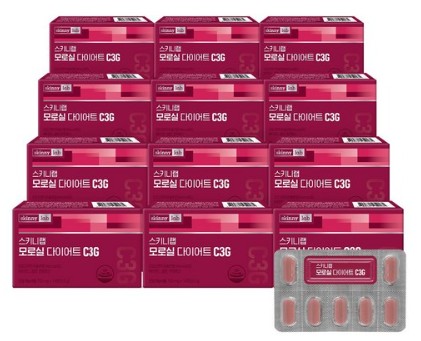 자주색 박스에 하얀색 글씨가 써있는 스키니랩의 모로실 다이어트 박스 12개가 쌓여있다. 그밑에는 분홍색 알약 포장지가 보인다.