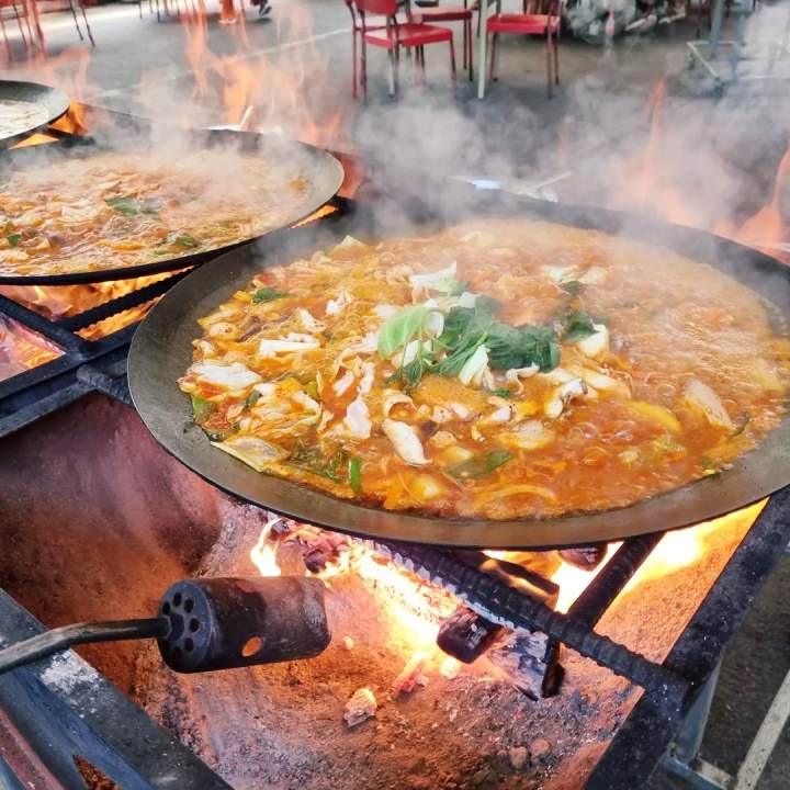 생생정보 참나무 장작 솥뚜껑 닭볶음탕 맛집