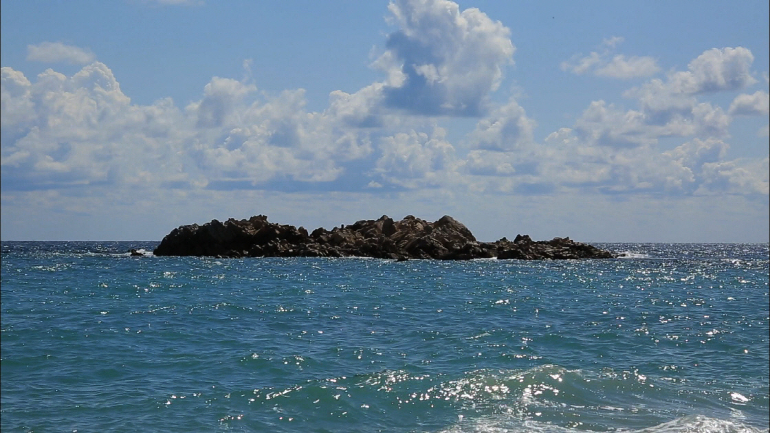 화창한 날의 문무대왕릉