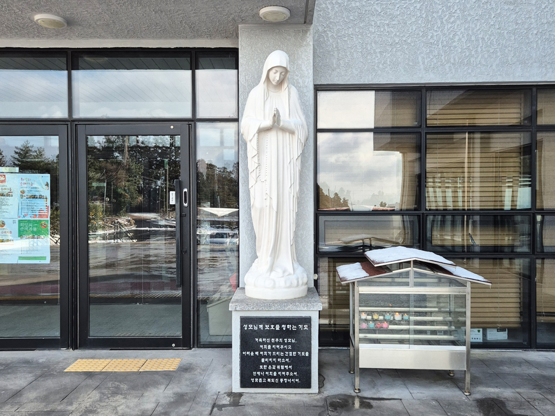 제주 새서귀포성당 성모 마리아 성모상
