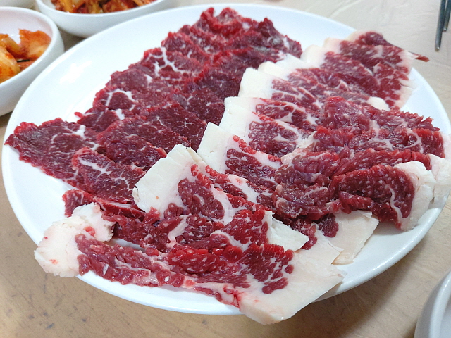 생고기와 생차돌박이