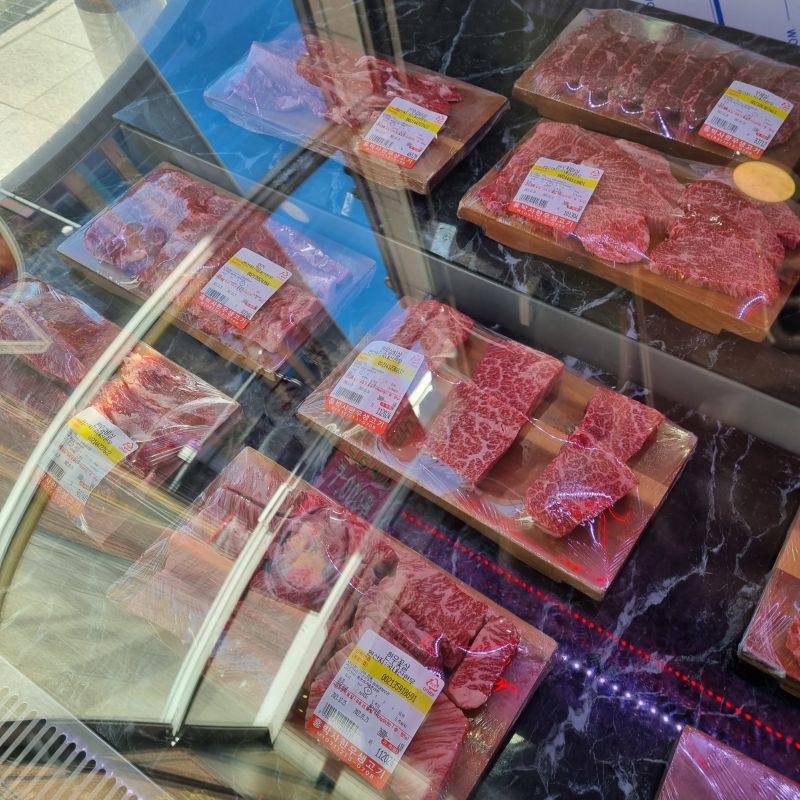 홍박사-한우-생고기-내부-사진