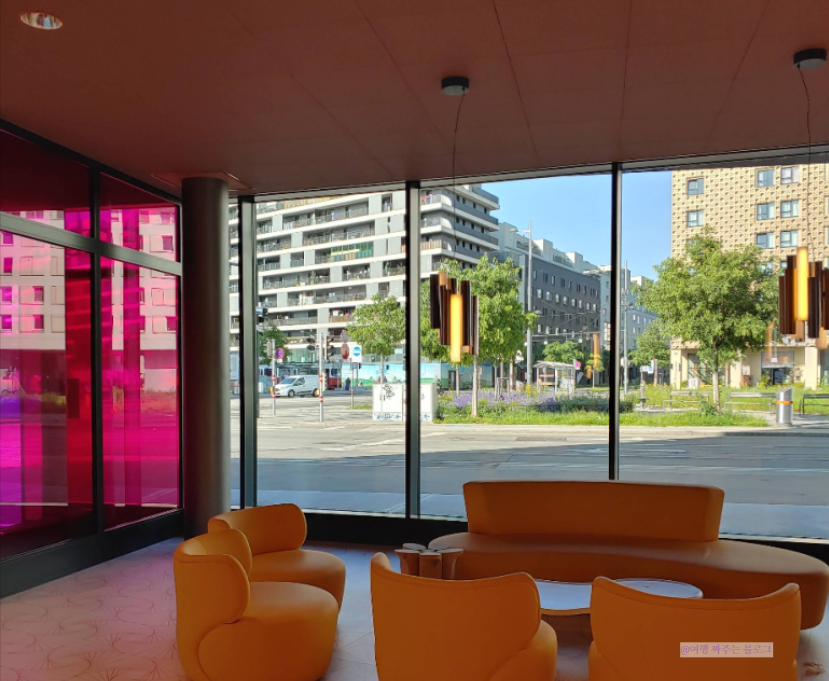 #프라이즈 바이 래디슨 로비