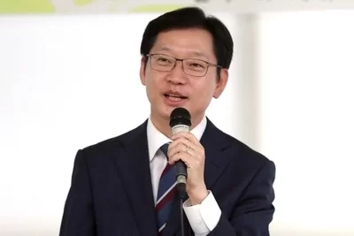  尹&amp;#44; 28일 MB와 김경수 특사 단행 대상자 유력! (좌: 이 전 대통령&amp;#44; 우 : 김경수) 