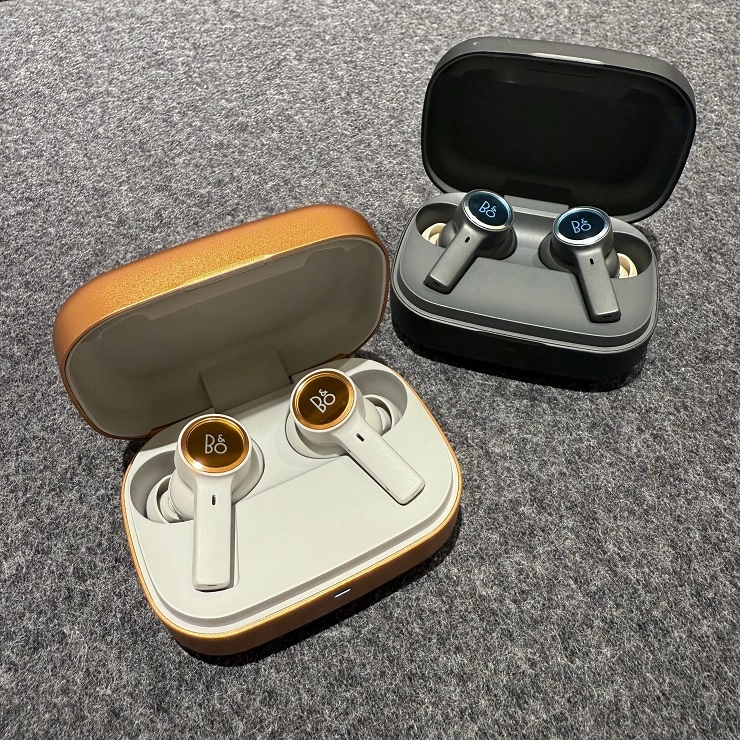 좌측부터 Beoplay Eleven, EX 이어폰