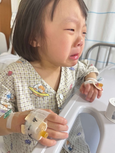 물달라고 우는 아이