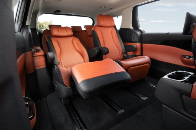 2024년형 기아 카니발 하이브리드 내부디자인