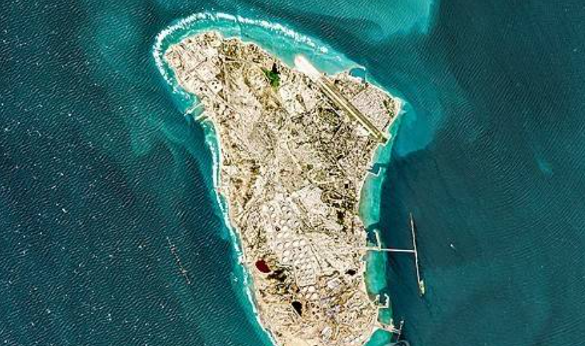 도널드 트럼프 미 대통령이 이란의 핵심 석유 요충지 하르그섬 타격을 발표하며 경고 메시지를 전하고 있다.