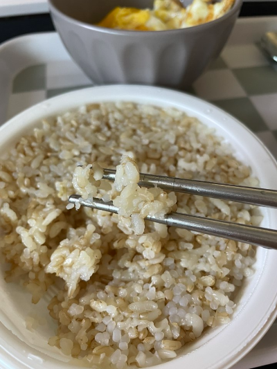 곰곰 현미 곤약밥 젓가락으로 뜰 때