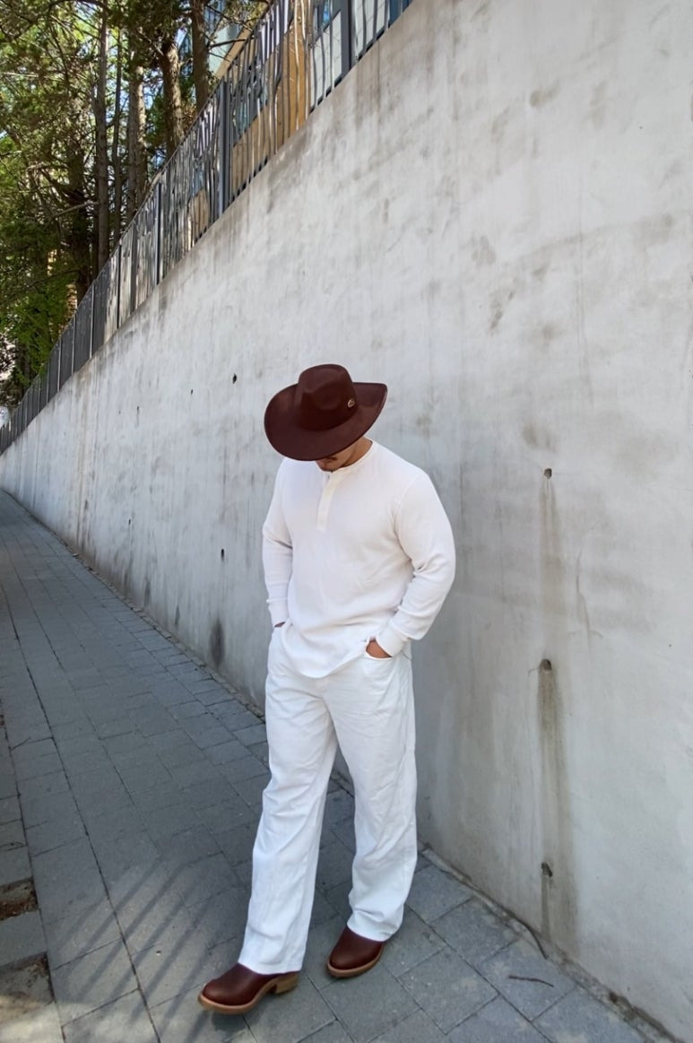 데일리룩('26. 4. 18.)유니버셜 케미스트리 페도라 카우보이 웨스턴모자, 유니클로 와플헨리넥 티셔츠, 무신사스탠다드 린넨 와이드 데님팬츠, 레드윙 페코스 1155 웨스턴부츠