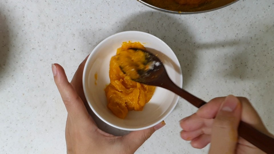 1층에쌓은단호박반죽