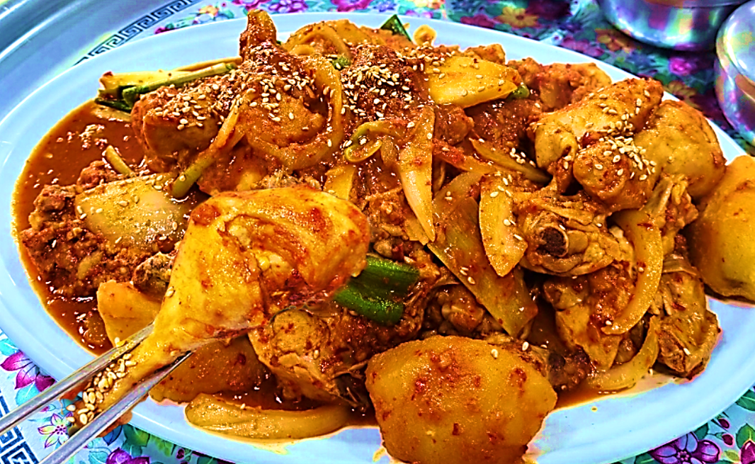 감자가 푸짐하게 들어있는 닭도리탕