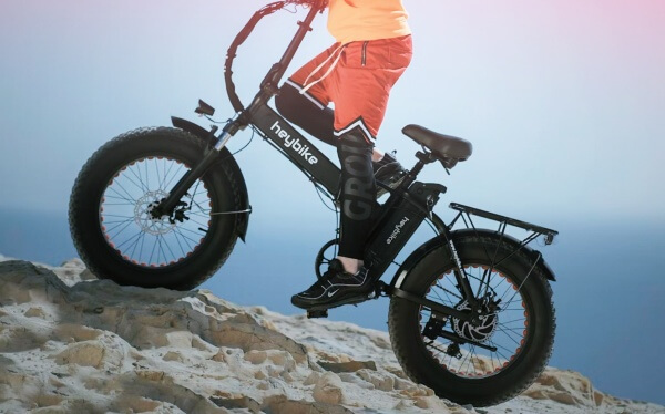 산을-오르는-전기자전거