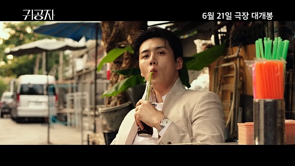 영화-귀공자-김선호-포스터