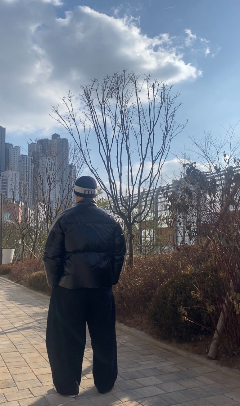 데일리룩(2024. 1. 28.) matin kim 마뗑킴 비니 머모자, matin kim 마뗑킴 점퍼 아우터패딩 유광패딩 숏패딩, 무신사스탠다드 무신사벌룬팬츠, 반스 체커보보드