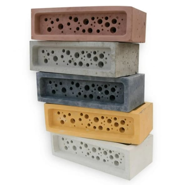 벌 보호를 위한 벽돌...도시계획법에 아예 규정화 Bee bricks become planning requirement for new buildings in Brighton